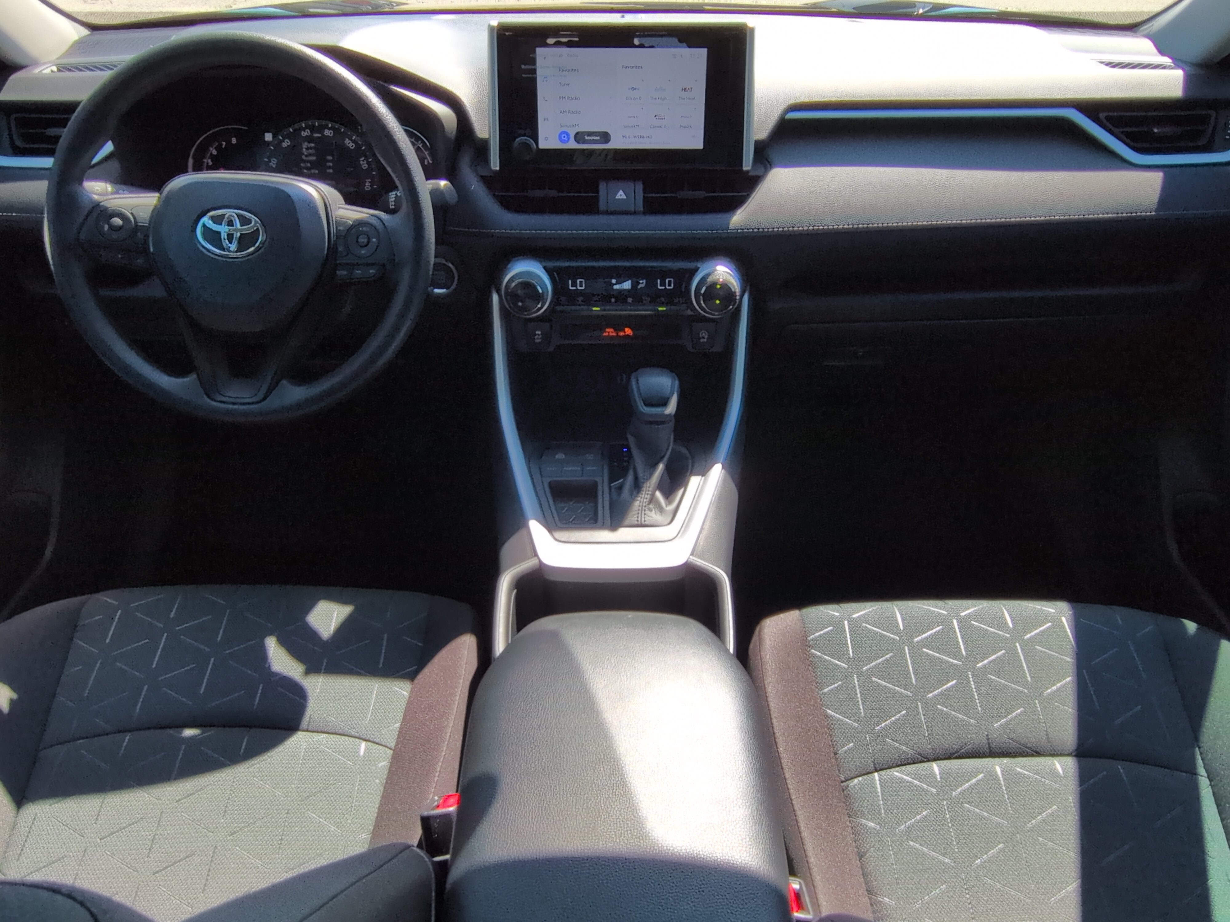 Used 2025 Toyota RAV4 XLE w/ Convenience Package FWD image 13