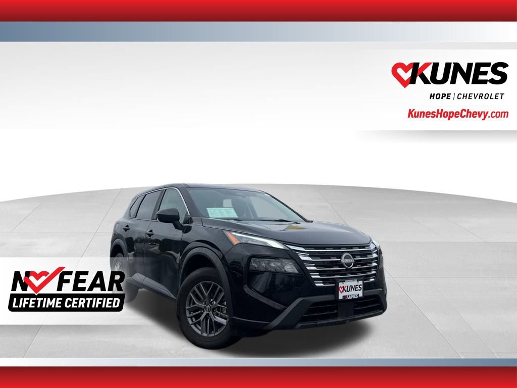 Used 2024 Nissan Rogue S image 1