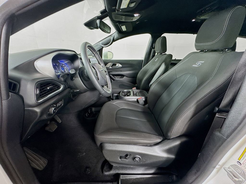 Used 2019 Chrysler Pacifica Touring Plus w/ Advanced Safetytec Group image 24