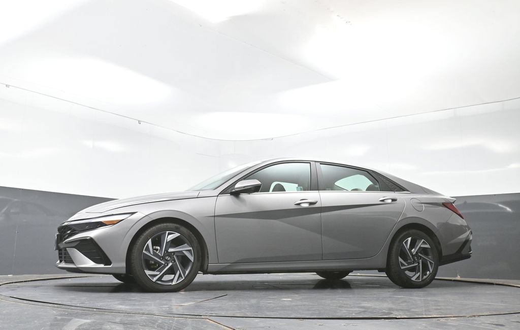 Used 2024 Hyundai Elantra Limited FWD image 54