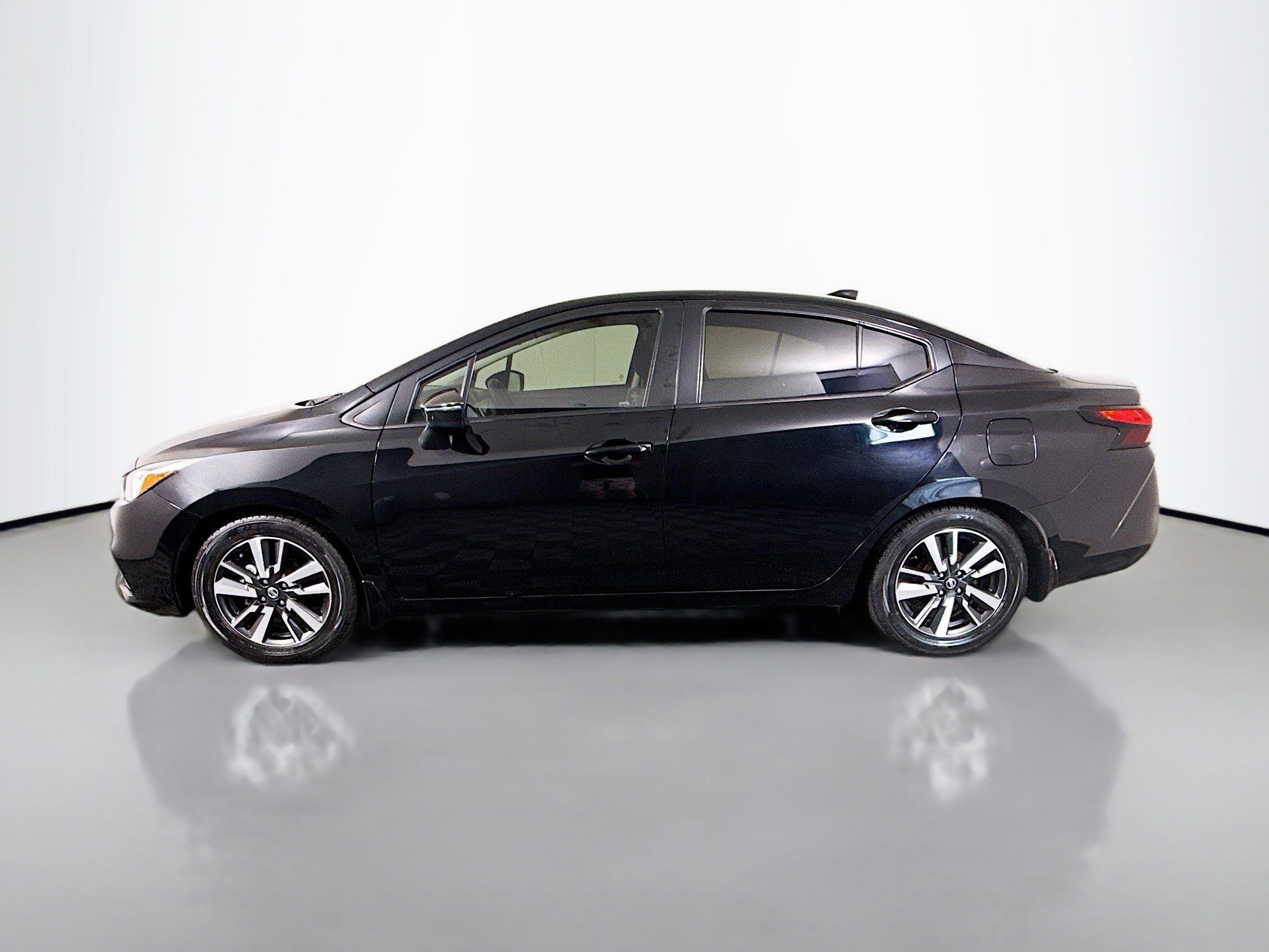 Used 2020 Nissan Versa SV image 6