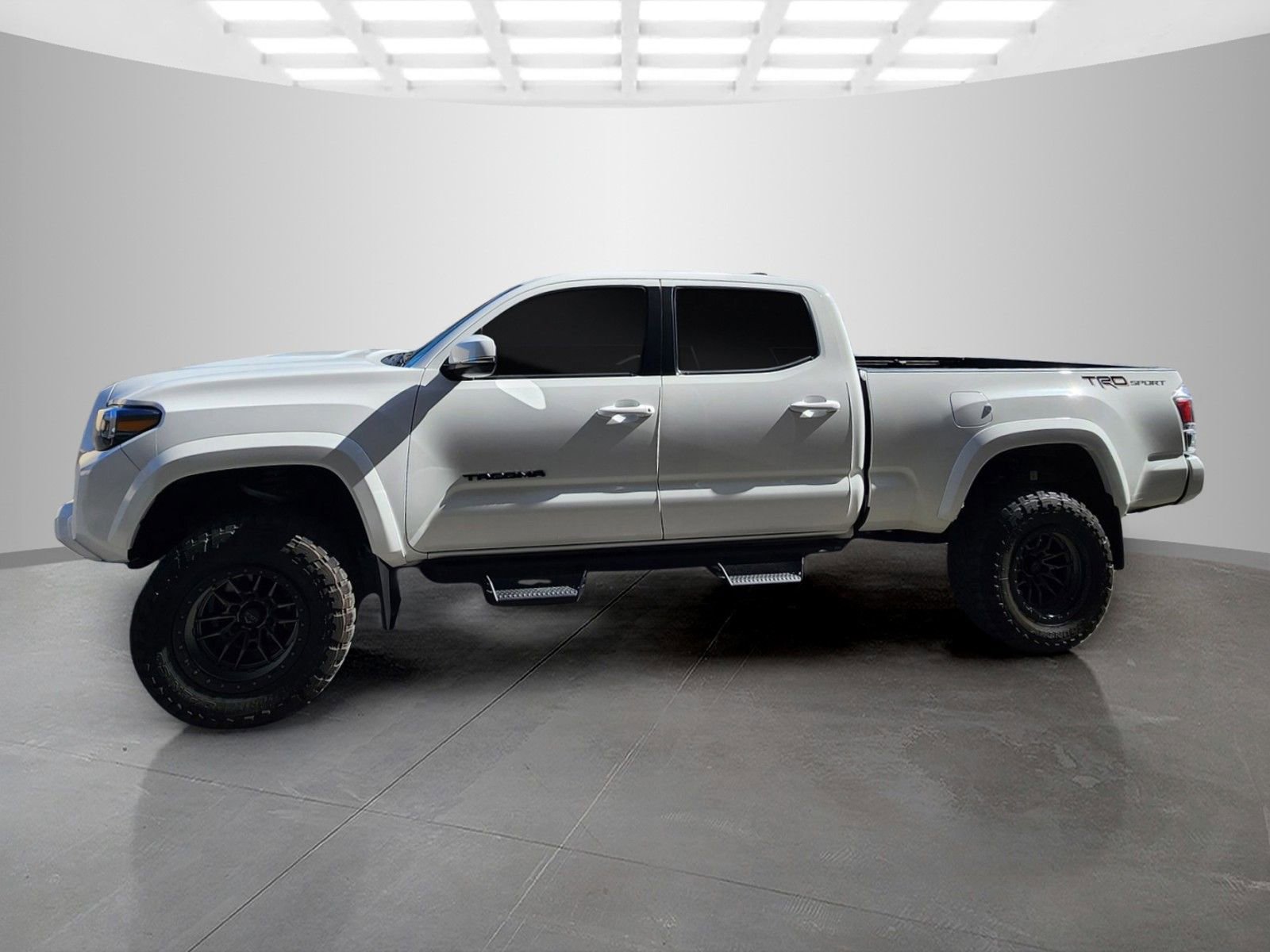 Used 2023 Toyota Tacoma TRD Sport w/ Black Out Package (TMS) image 4