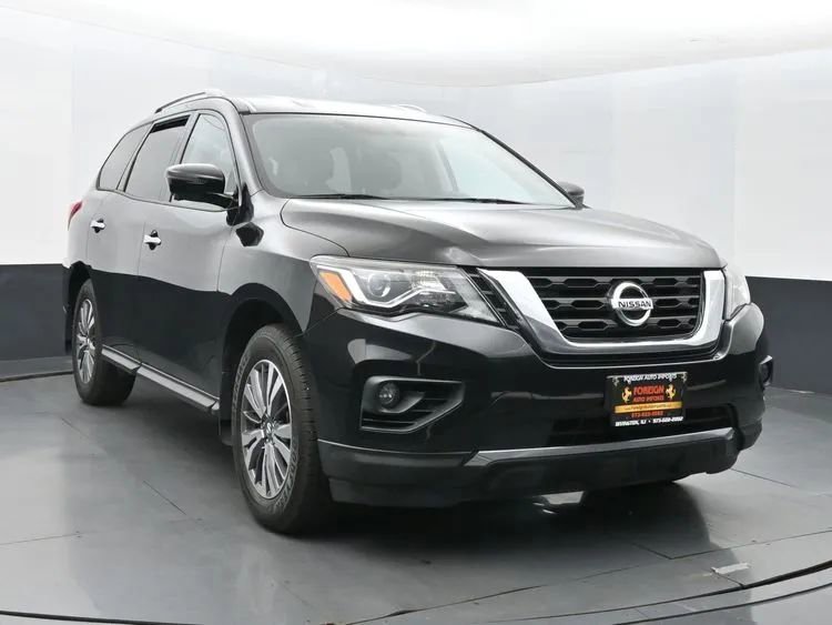 Used 2020 Nissan Pathfinder SL image 2