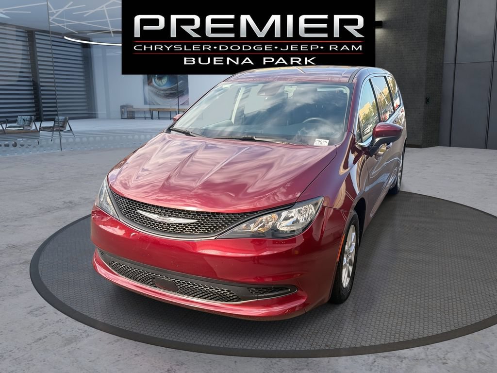 Used 2023 Chrysler Voyager LX FWD image 1