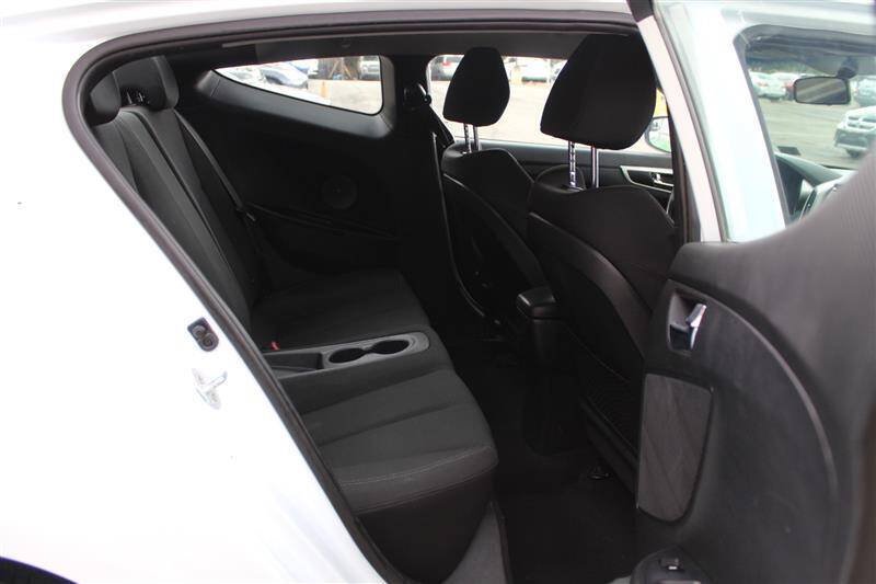 Used 2017 Hyundai Veloster FWD image 20