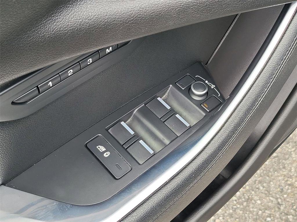 Used 2020 Jaguar XE S RWD image 16