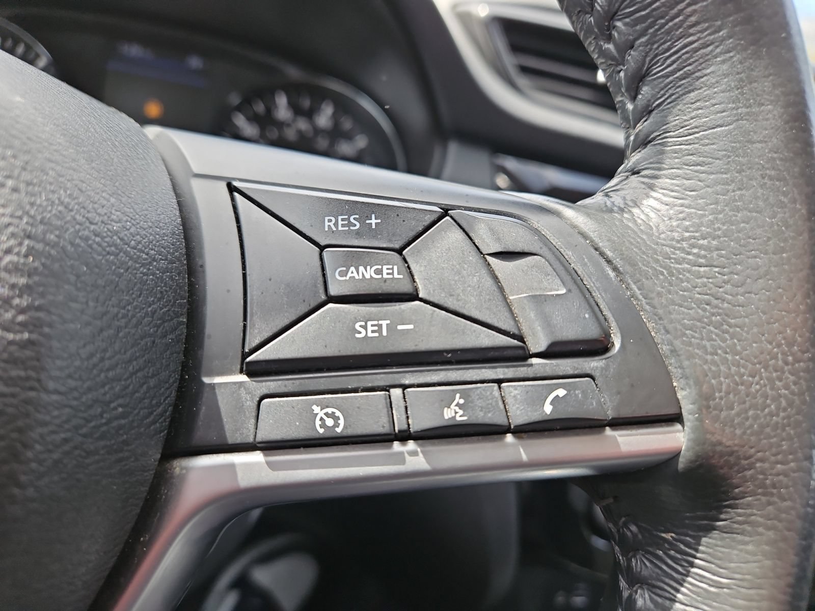 Used 2018 Nissan Rogue SV AWD/4WD image 26