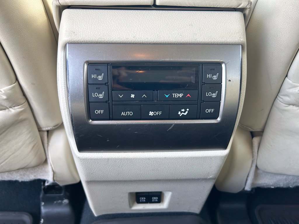 Used 2023 Lexus GX 460 Premium w/ Accessory Package AWD/4WD image 26