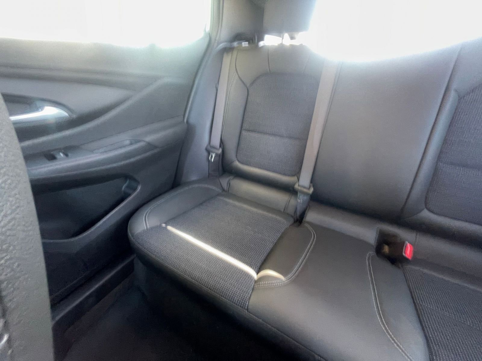 Used 2025 Buick Envista Preferred image 38