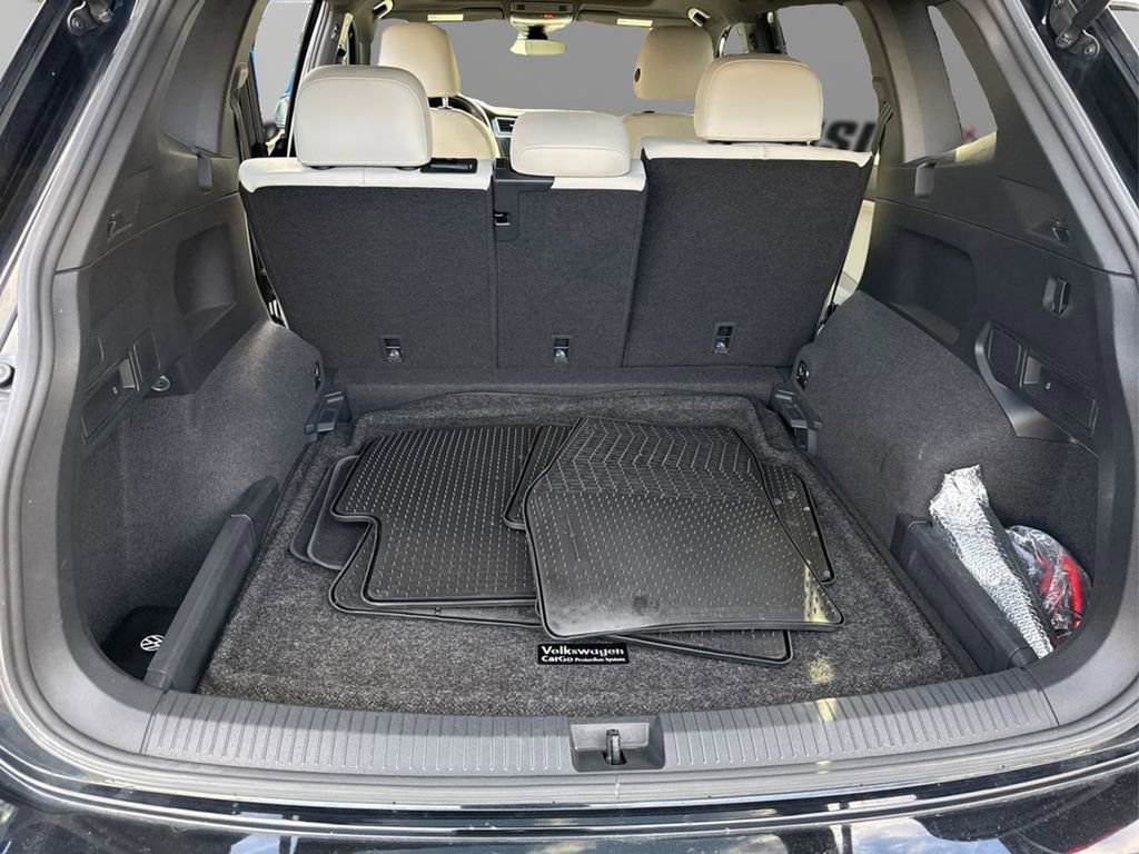 Used 2023 Volkswagen Tiguan SE R-Line image 11