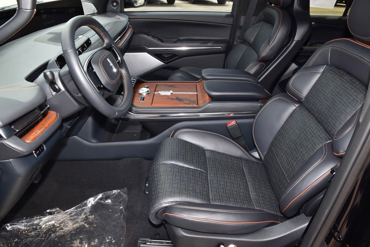 New 2026 Lincoln Navigator L Black Label AWD/4WD image 13
