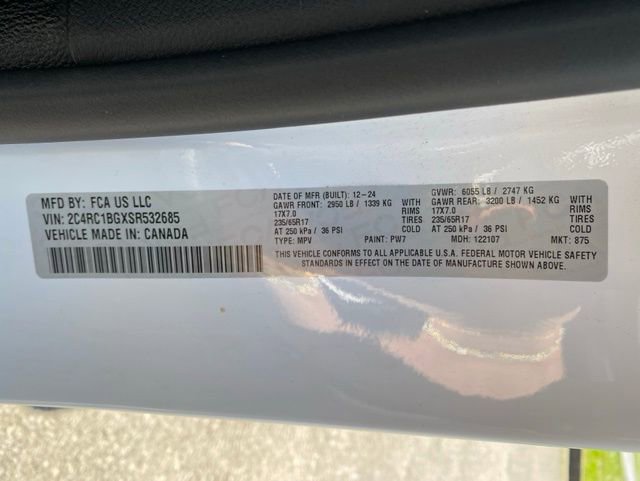 Used 2025 Chrysler Pacifica Select image 47