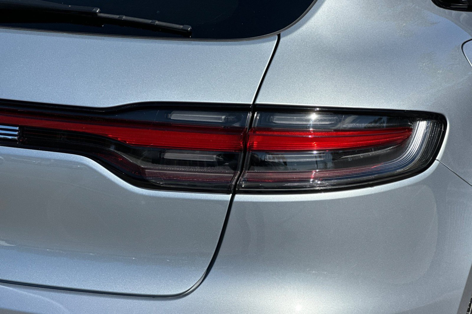 Used 2025 Porsche Macan image 28