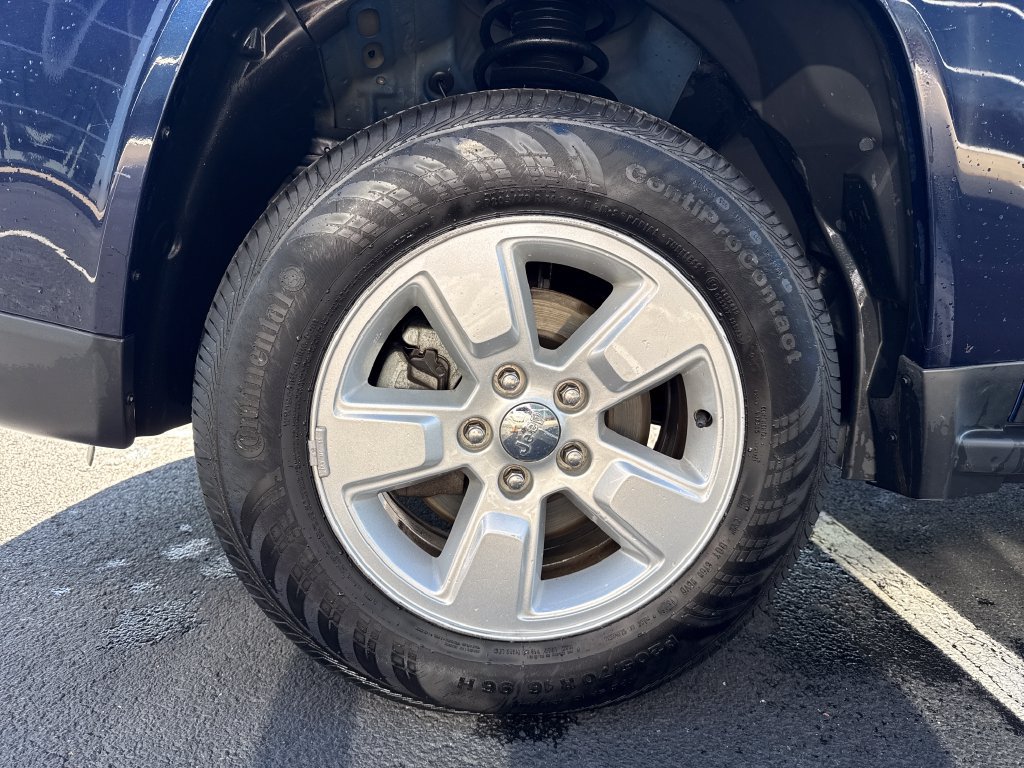 Used 2017 Jeep Compass Latitude FWD image 10