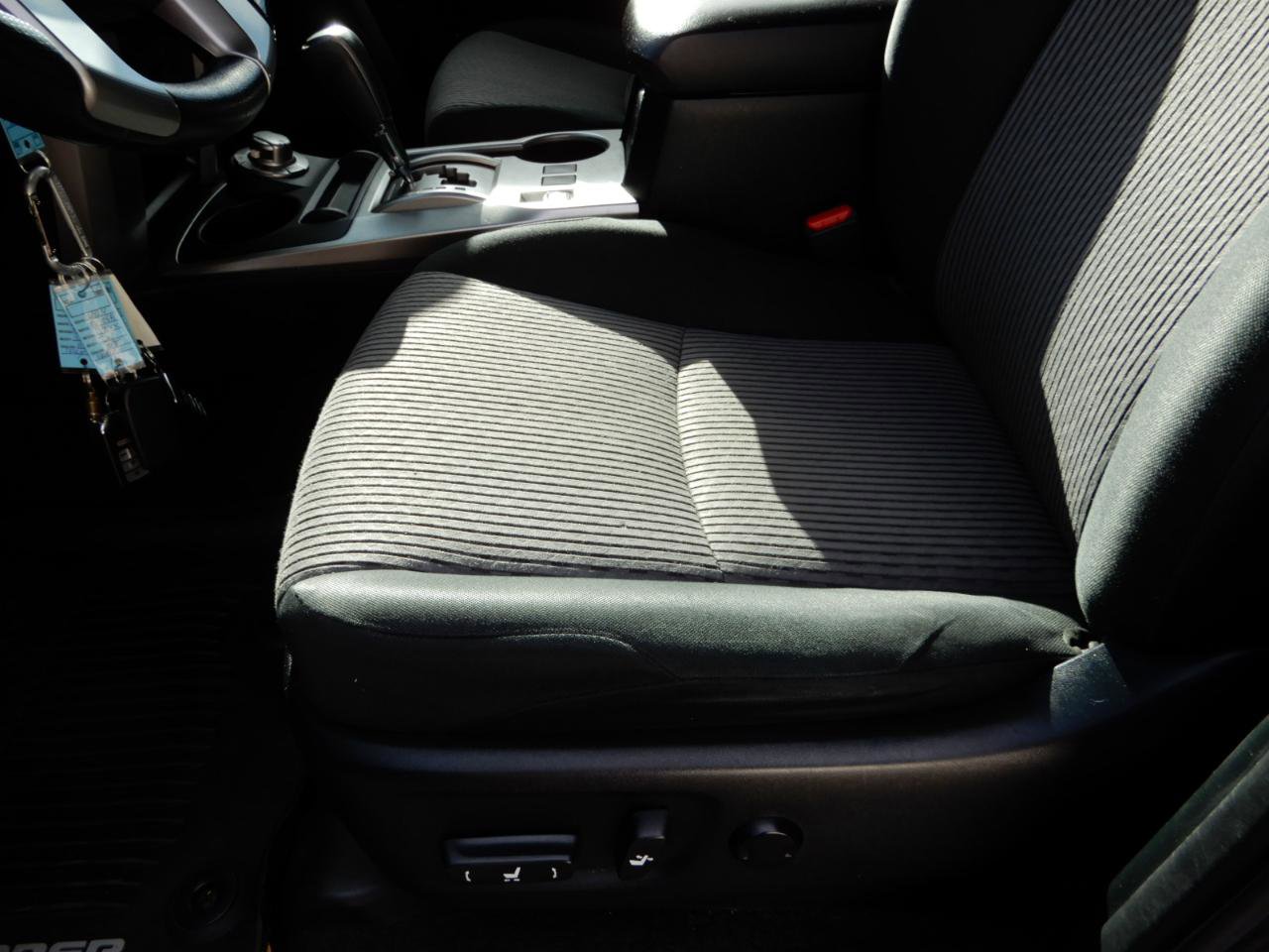 Used 2018 Toyota 4Runner SR5 AWD/4WD image 12