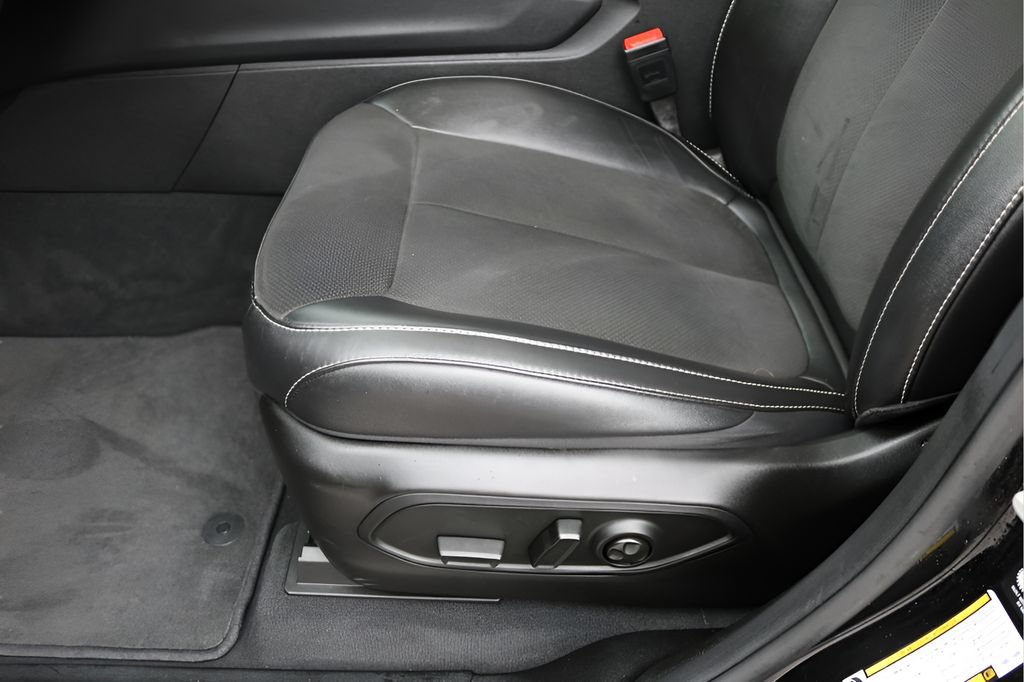 Used 2024 Jeep Grand Cherokee L Altitude AWD/4WD image 13
