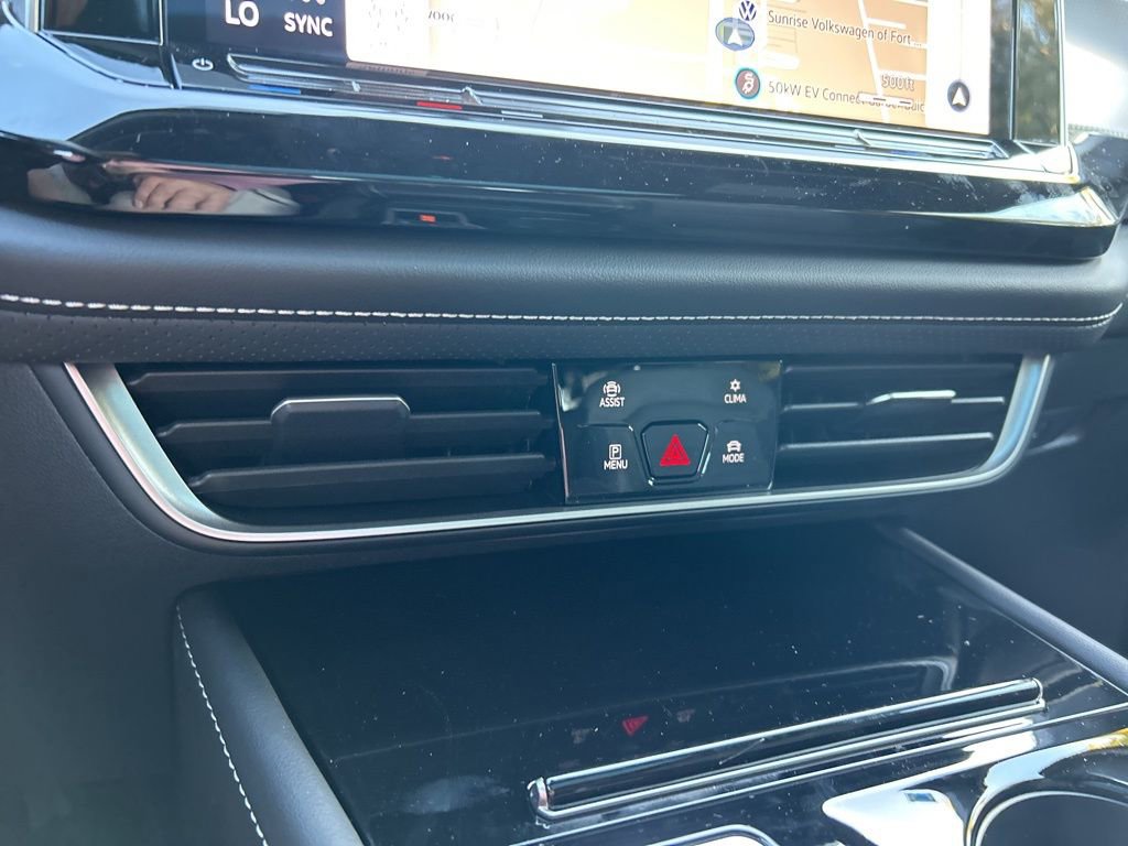 Used 2025 Volkswagen Atlas Cross Sport SEL image 33