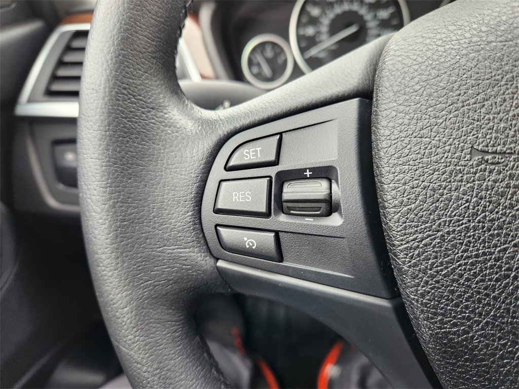 Used 2016 BMW 320i Sedan image 28