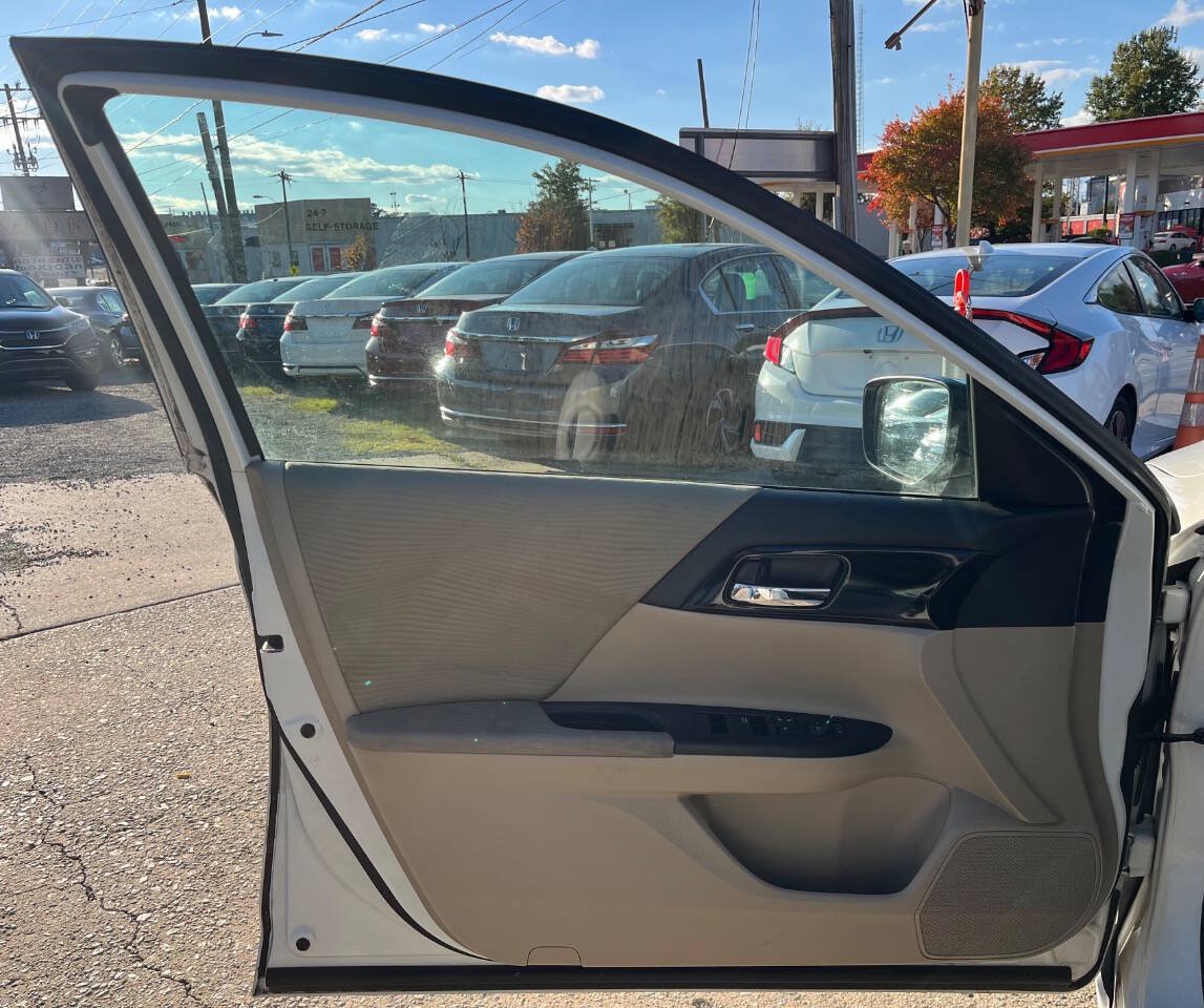 Used 2017 Honda Accord LX image 8