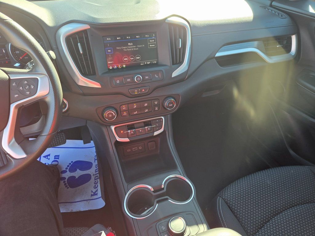 Used 2024 GMC Terrain SLE image 9