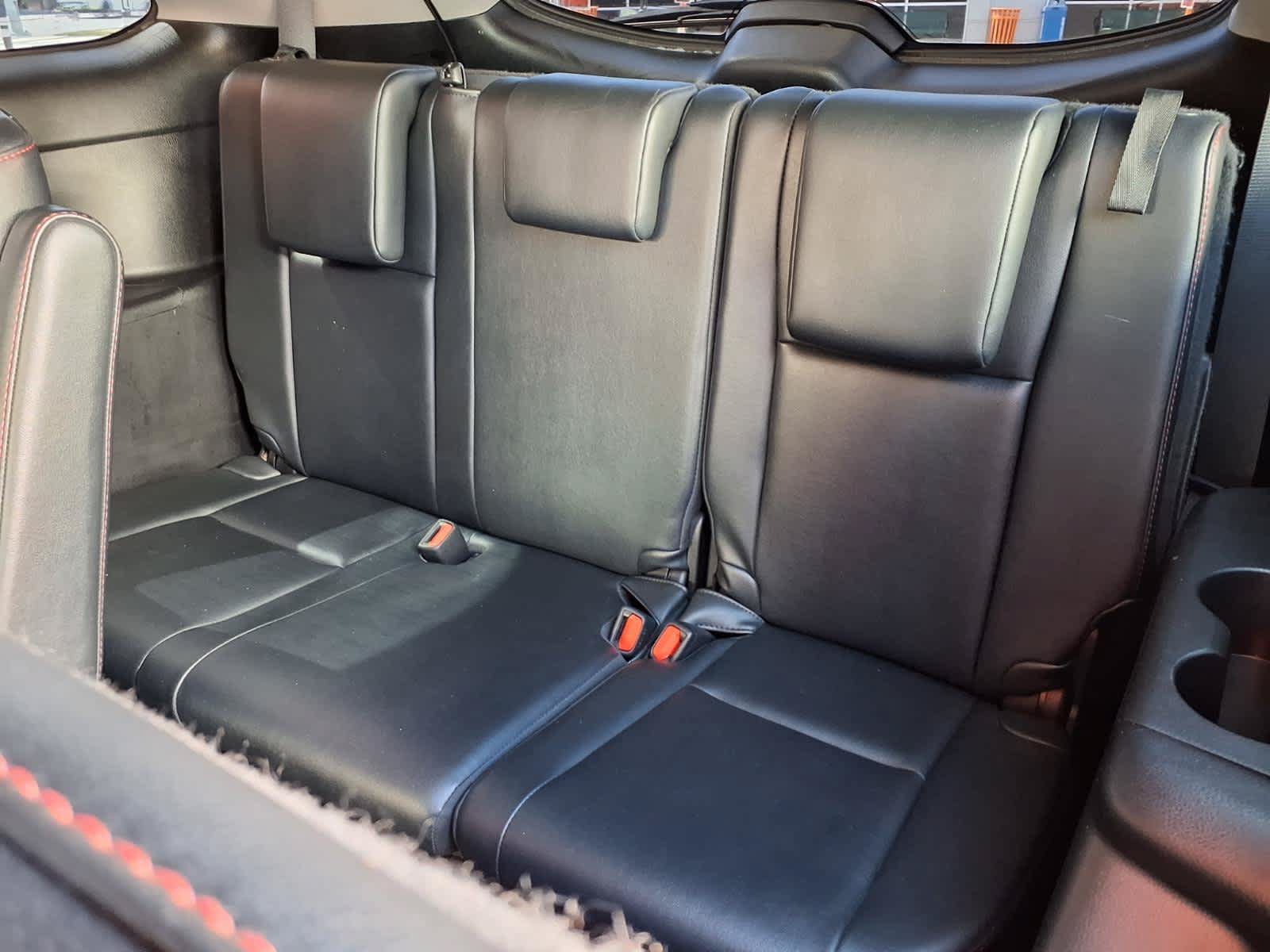 Used 2019 Toyota Highlander SE w/ Carpet Mat Package (TMS) FWD image 14