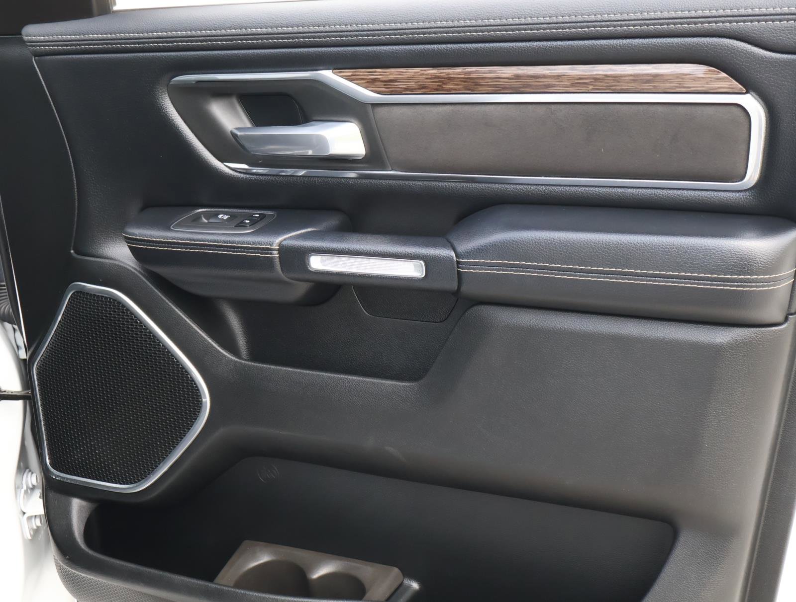 Used 2019 RAM 1500 Laramie RWD image 17