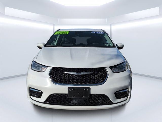 Used 2023 Chrysler Pacifica Touring-L FWD image 8