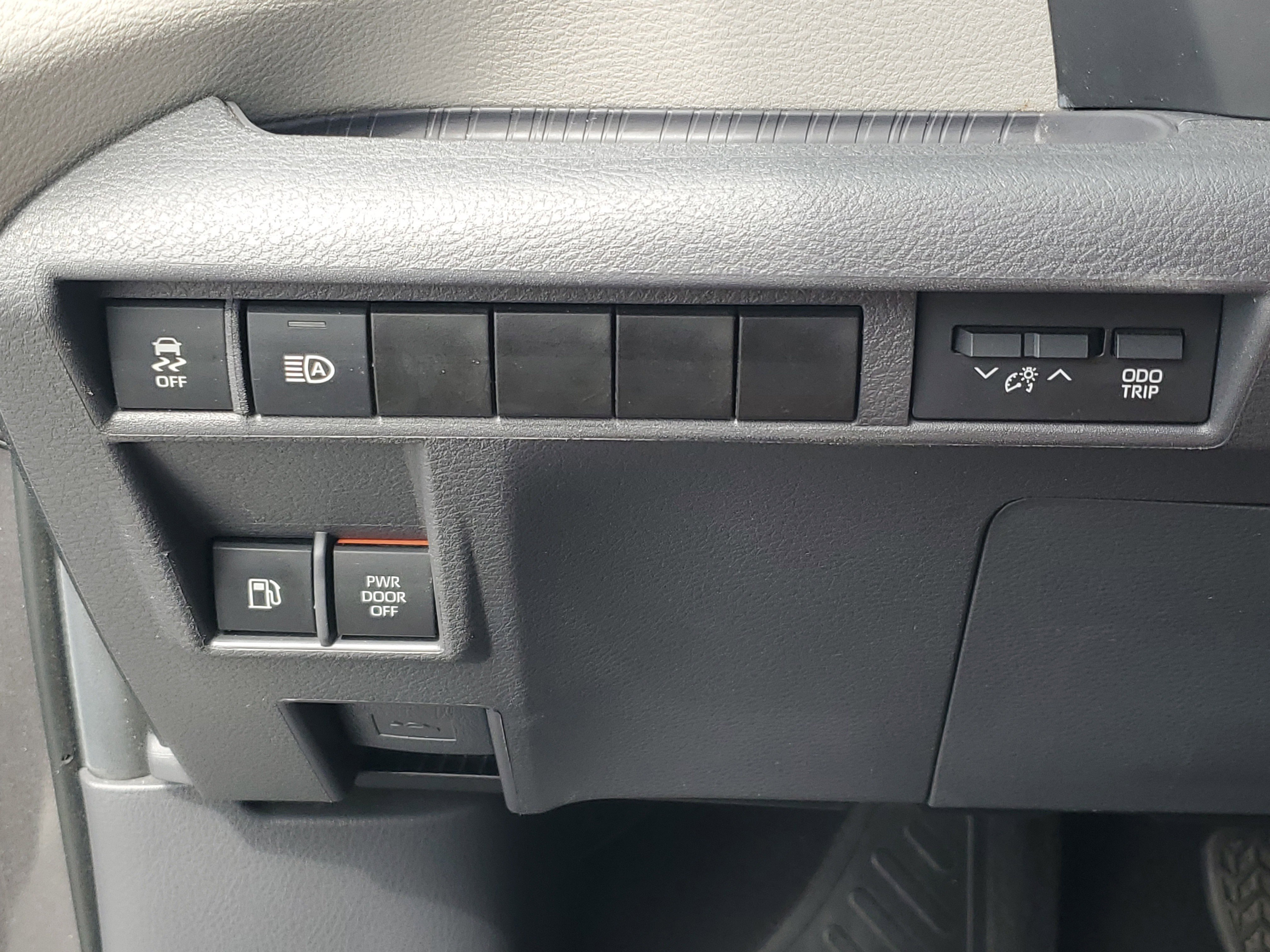 Used 2024 Toyota Sienna XLE FWD image 26