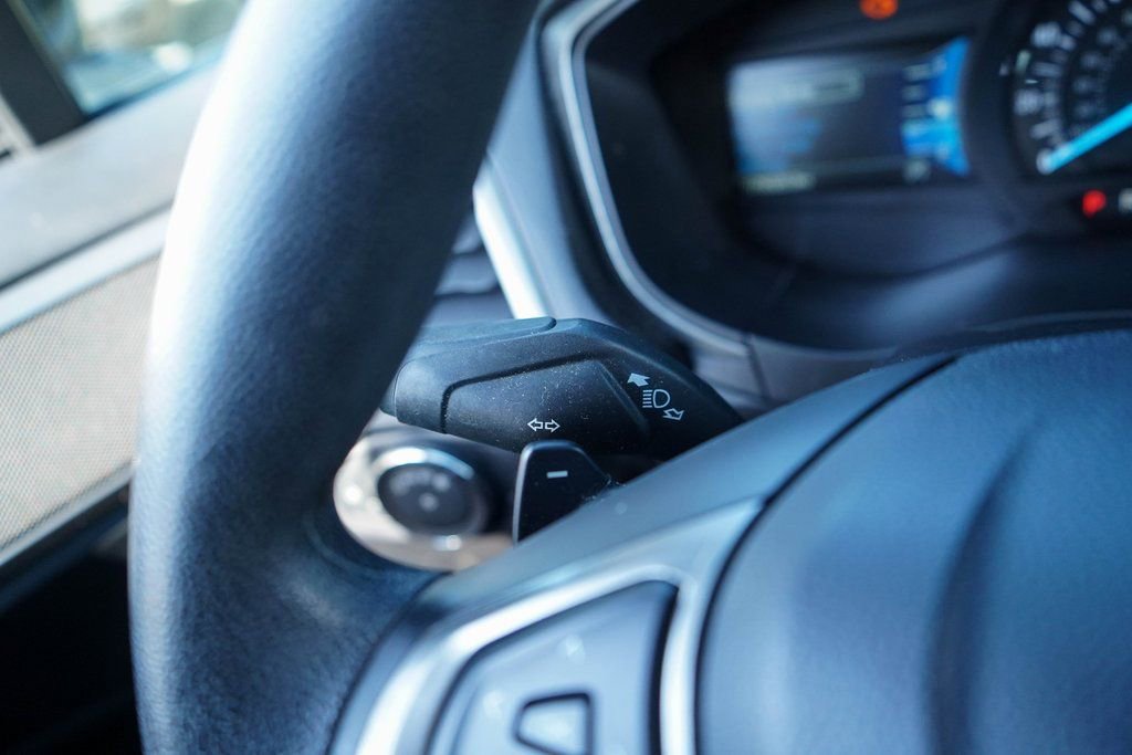 Used 2018 Ford Fusion SE w/ Fusion SE Technology Package image 18