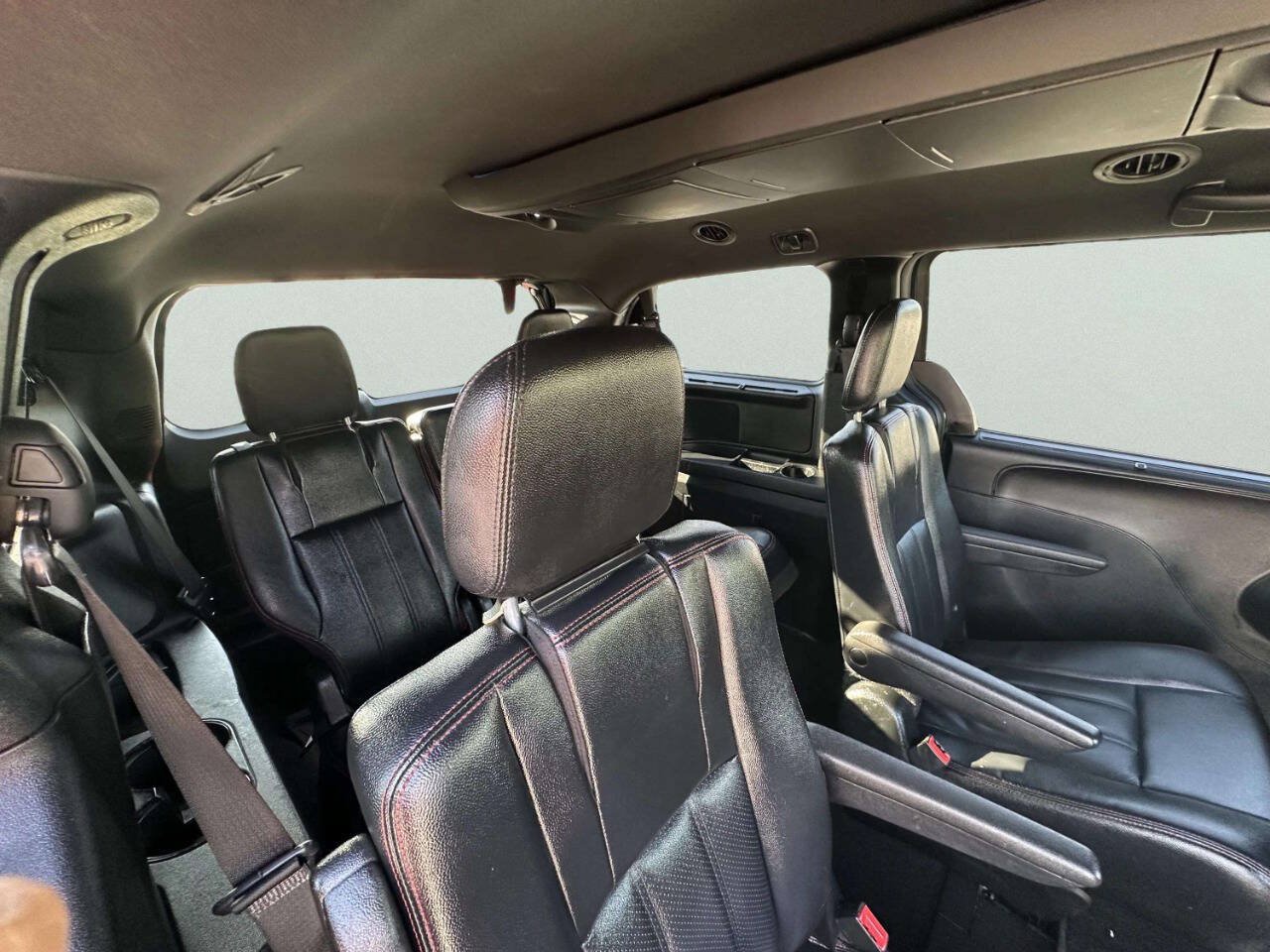 Used 2017 Dodge Grand Caravan GT FWD image 18