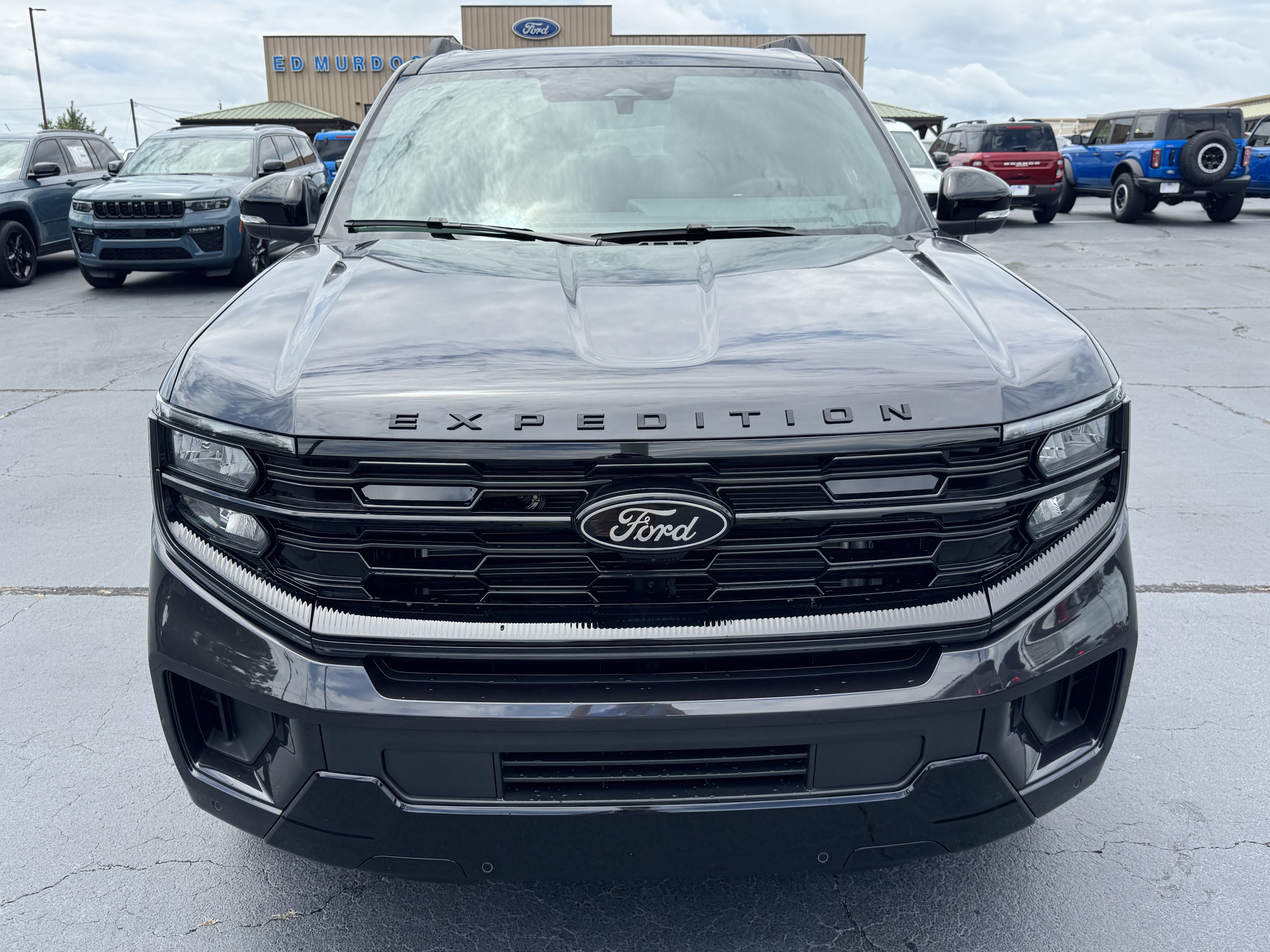 New 2026 Ford Expedition Max Platinum w/ Stealth Appearance Package AWD/4WD image 3