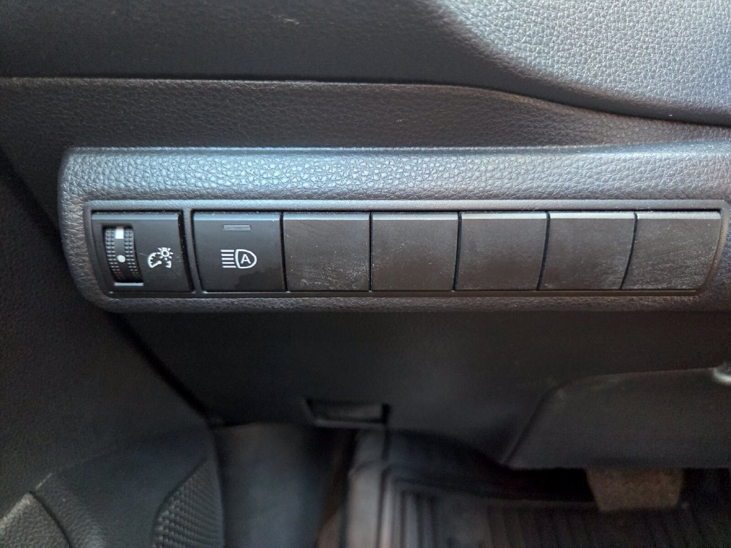 Used 2025 Toyota Corolla LE FWD image 12