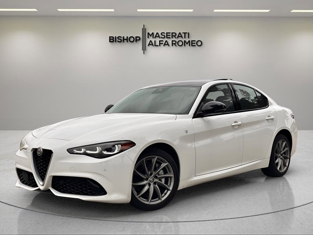 Used 2024 Alfa Romeo Giulia Ti image 3