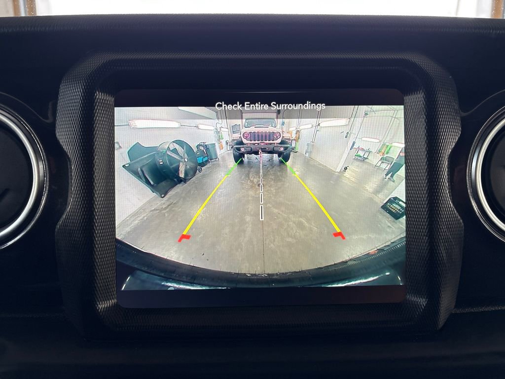 Used 2022 Jeep Wrangler Unlimited Sahara AWD/4WD image 25