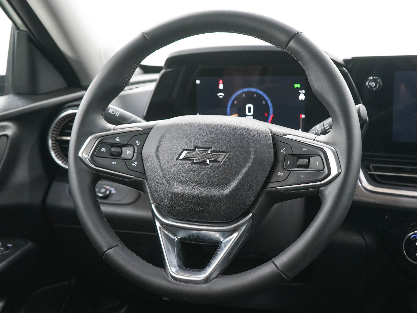 Used 2024 Chevrolet Trax ACTIV w/ Sunroof Package FWD image 16