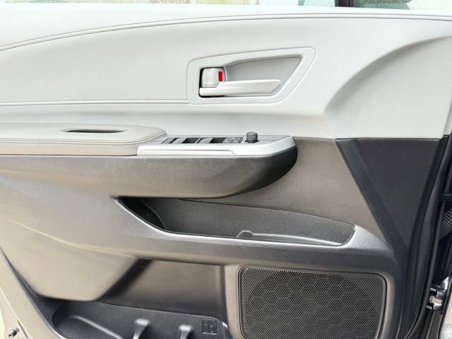 Used 2025 Toyota Sienna LE AWD/4WD image 21
