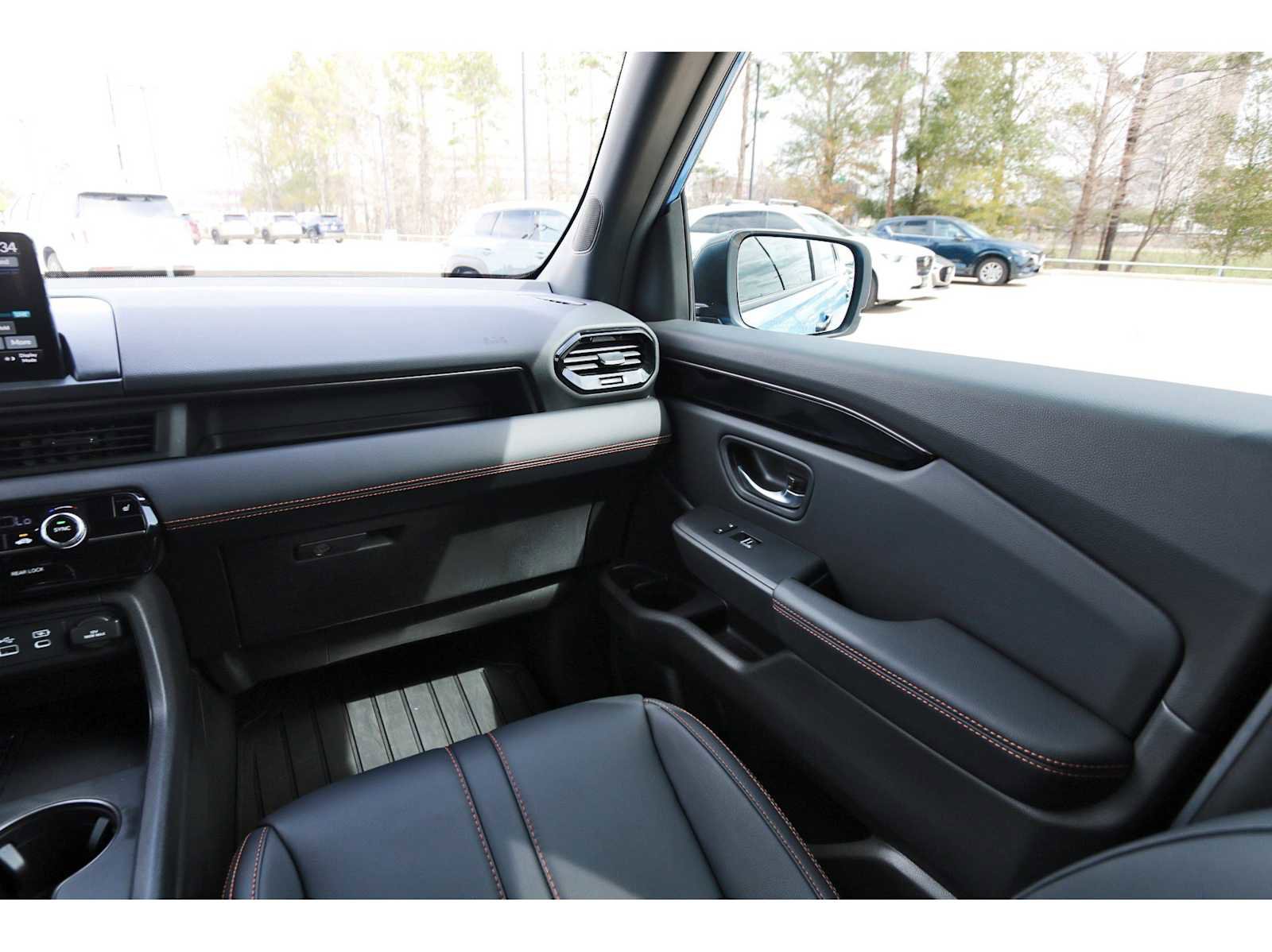 Used 2025 Honda Pilot TrailSport image 8