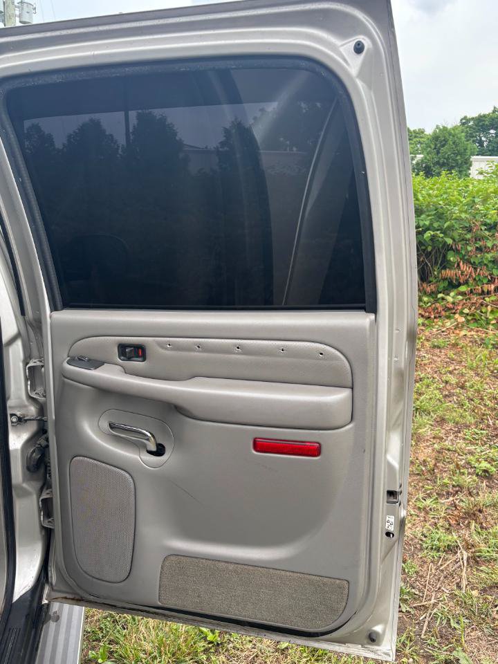 Used 2004 Cadillac Escalade ESV AWD image 24