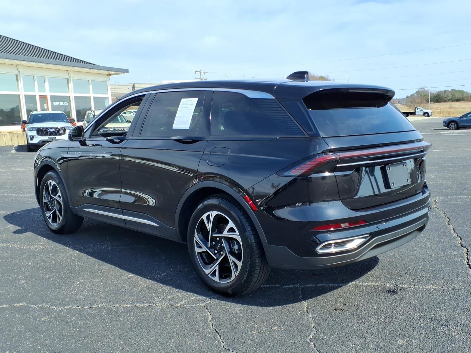 Used 2025 Lincoln Nautilus Premier image 6