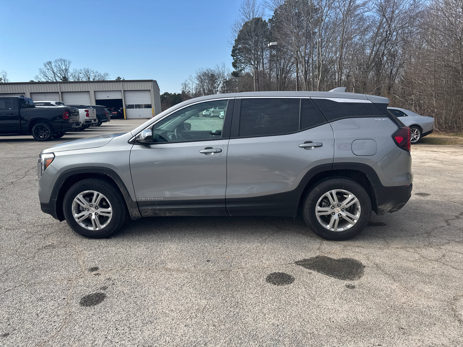 Used 2024 GMC Terrain SLE image 8