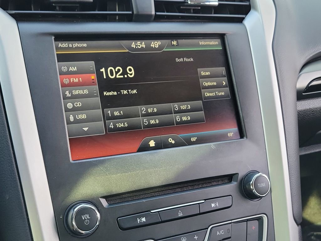 Used 2016 Ford Fusion SE image 24