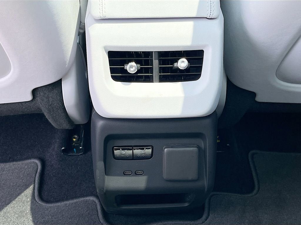 New 2025 Cadillac Optiq Sport 2 w/ LPO, Floor Liner Package AWD/4WD image 29