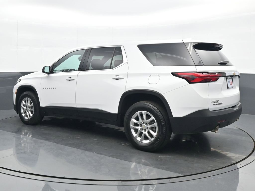 Used 2023 Chevrolet Traverse LS image 4