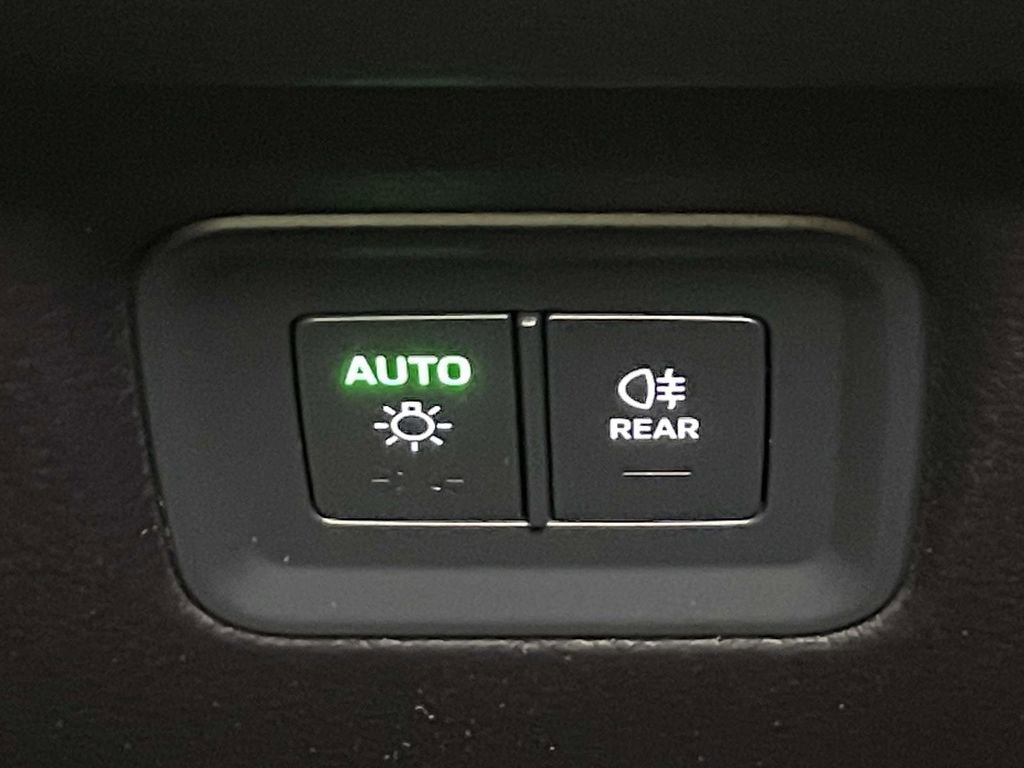 Used 2024 Porsche Cayenne image 39