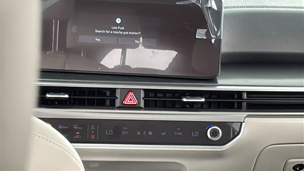 Used 2025 Kia Sorento S image 17