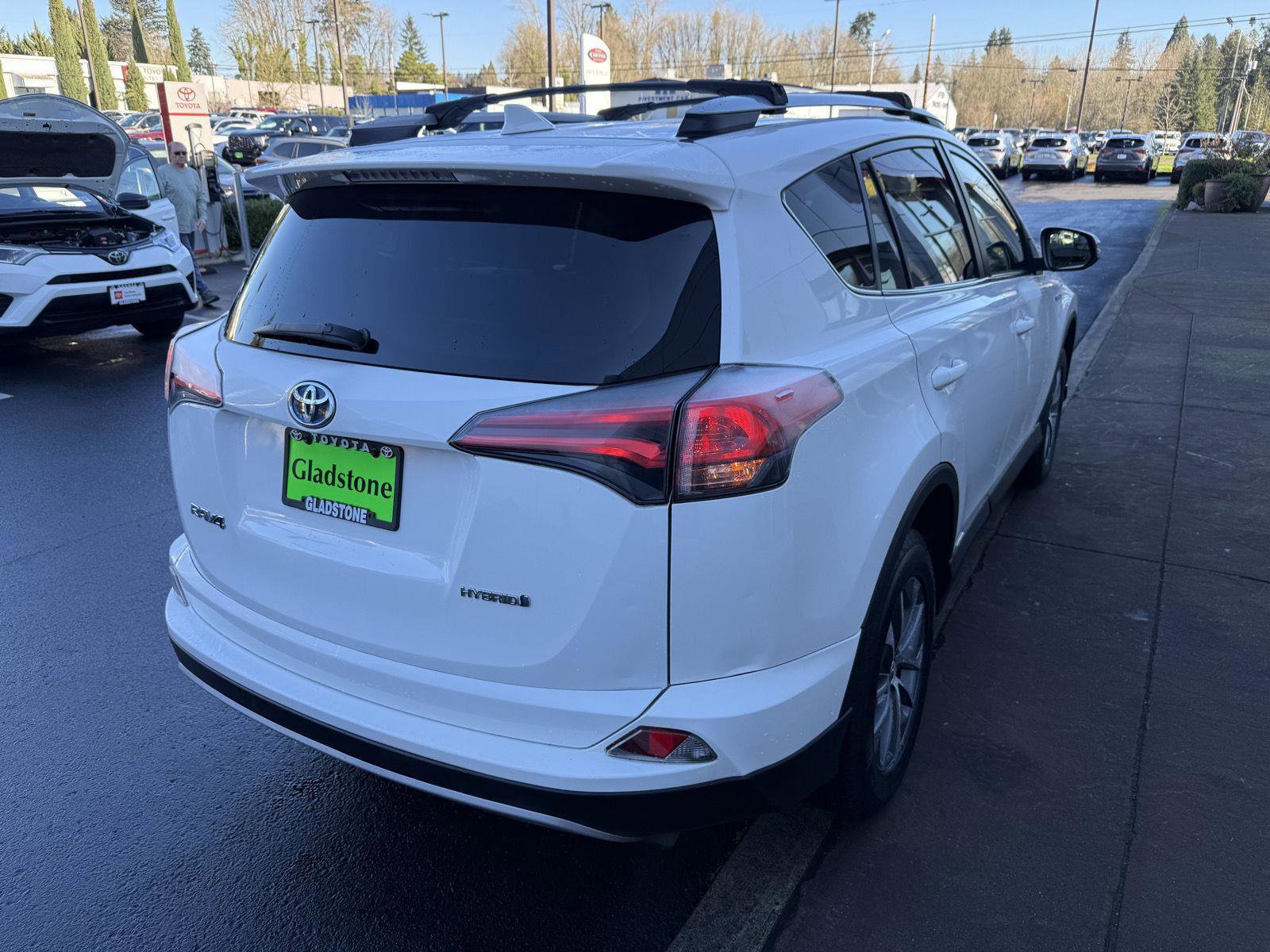 Used 2018 Toyota RAV4 LE image 5