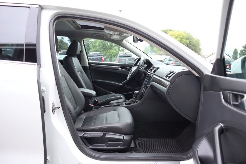 Used 2017 Volkswagen Passat 1.8T SE FWD image 21