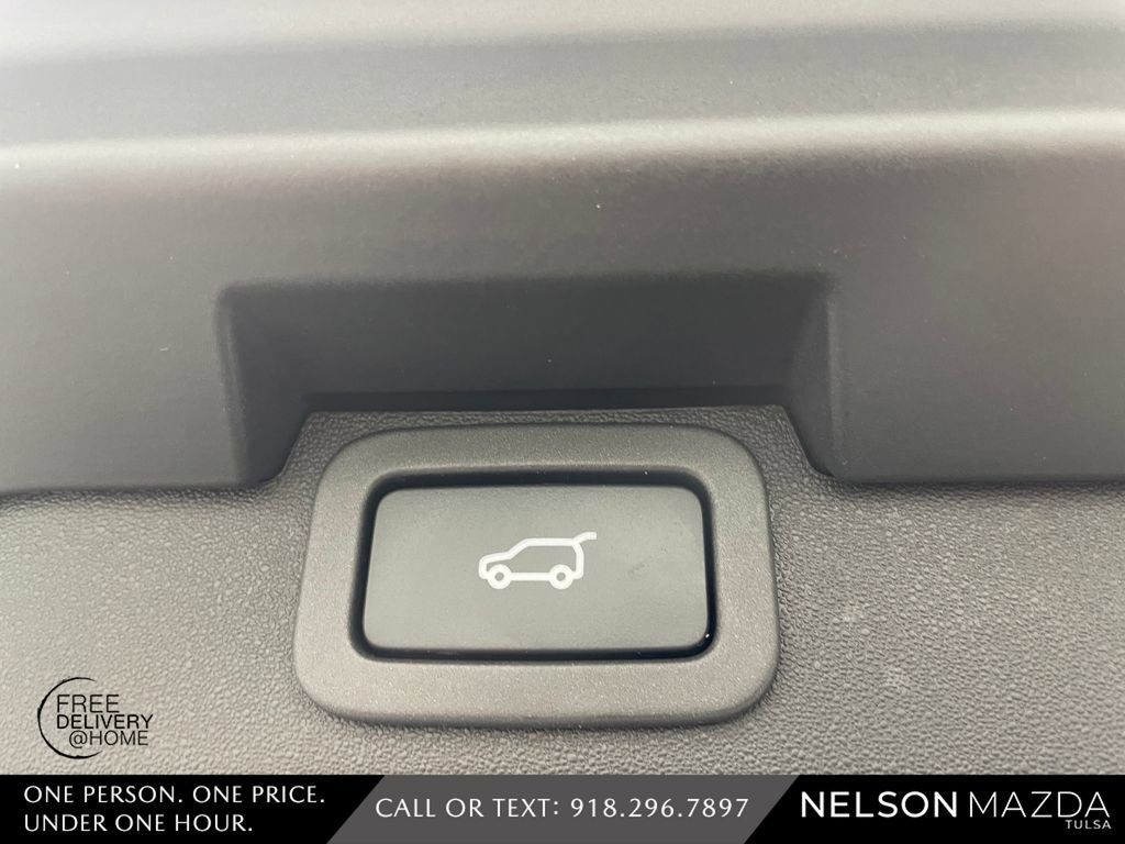 Used 2018 Land Rover Discovery HSE image 38