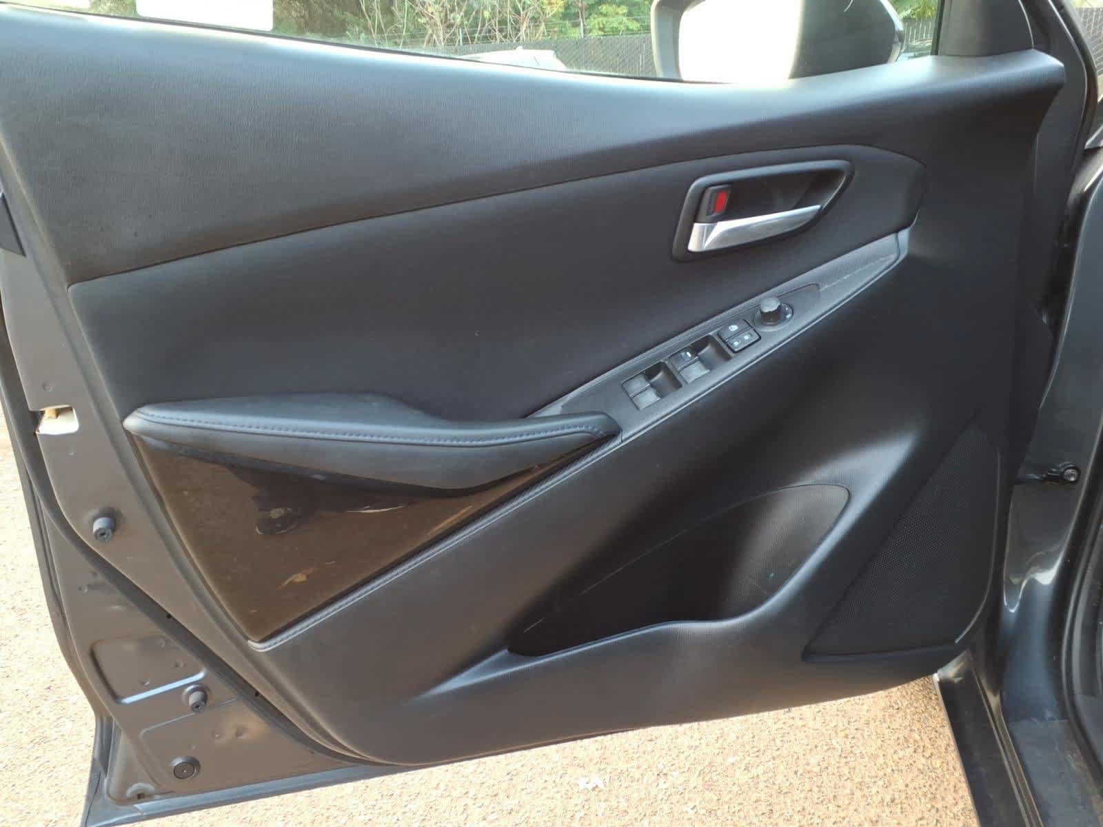 Used 2016 Scion iA FWD image 12
