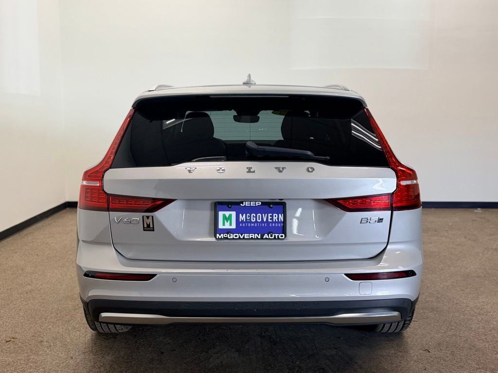 Used 2025 Volvo V60 B5 Cross Country Plus AWD/4WD image 4